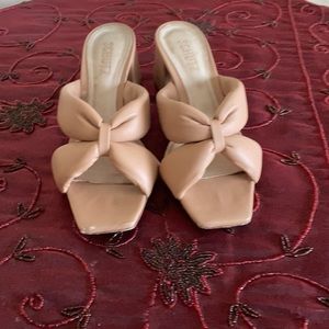 SCHUTZ honey beige leather Butterfly Sandal